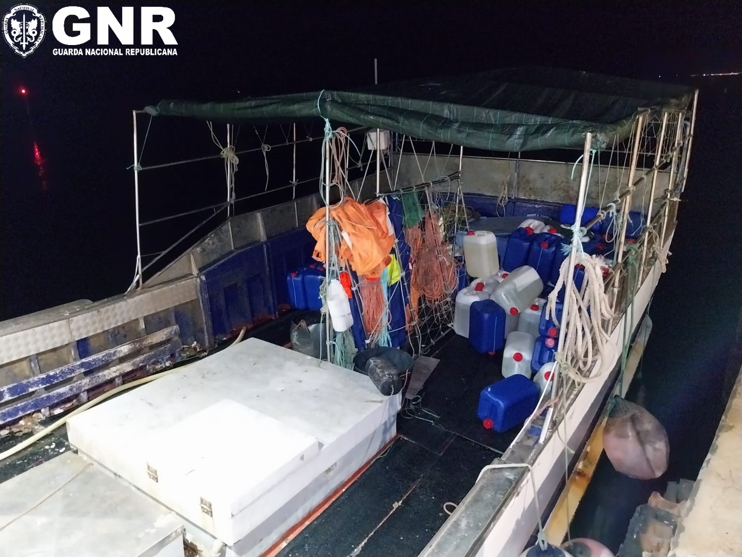 Sul Informação - Santa Luzia: 10 mil litros de gasolina apreendidos e um arguido por tráfico de droga