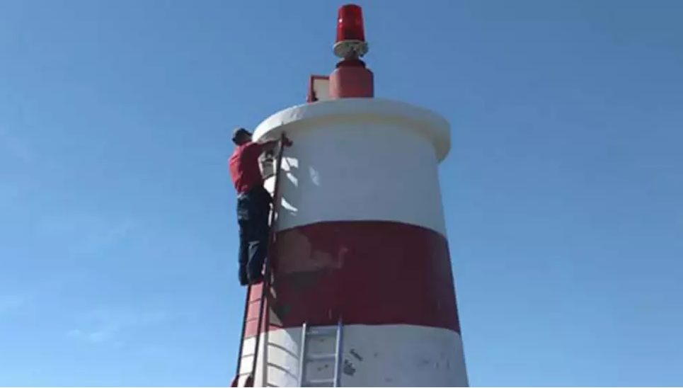 Sul Informação - Farolins da entrada da barra de Portimão receberam trabalhos de beneficiação