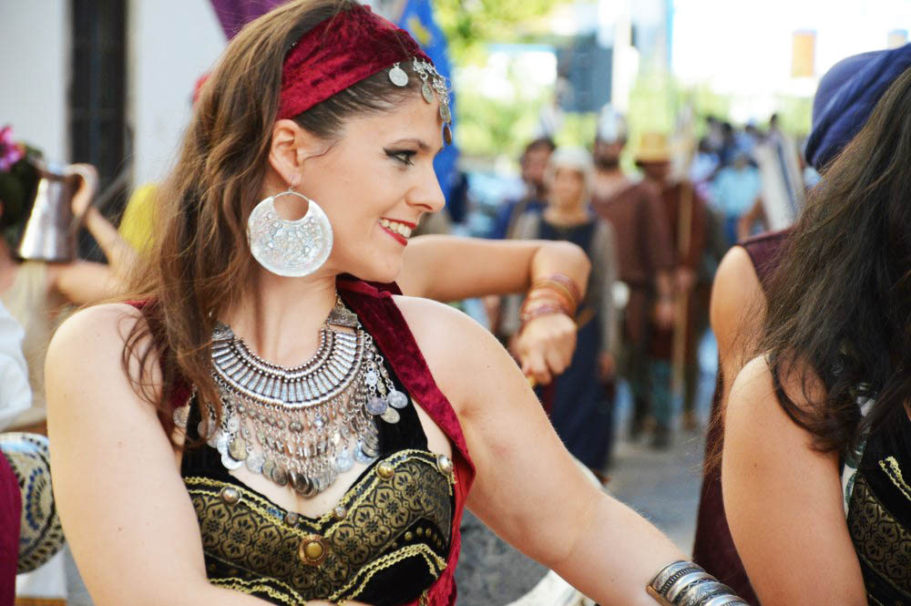Sul Informação - Fotogaleria: Os rostos e as máscaras da Feira Medieval de Silves