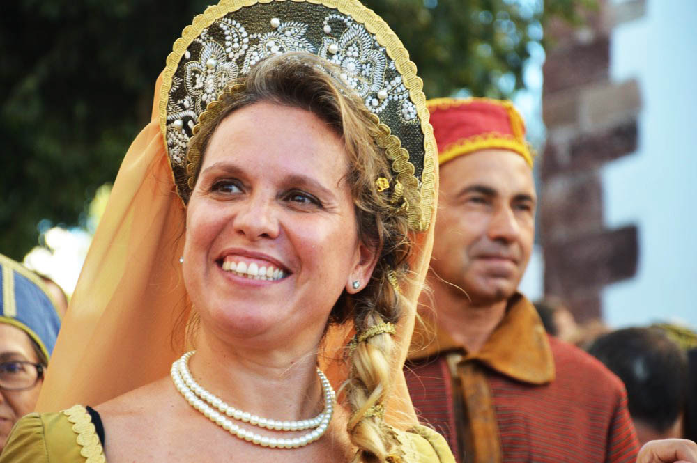 Sul Informação - Fotogaleria: Os rostos e as máscaras da Feira Medieval de Silves