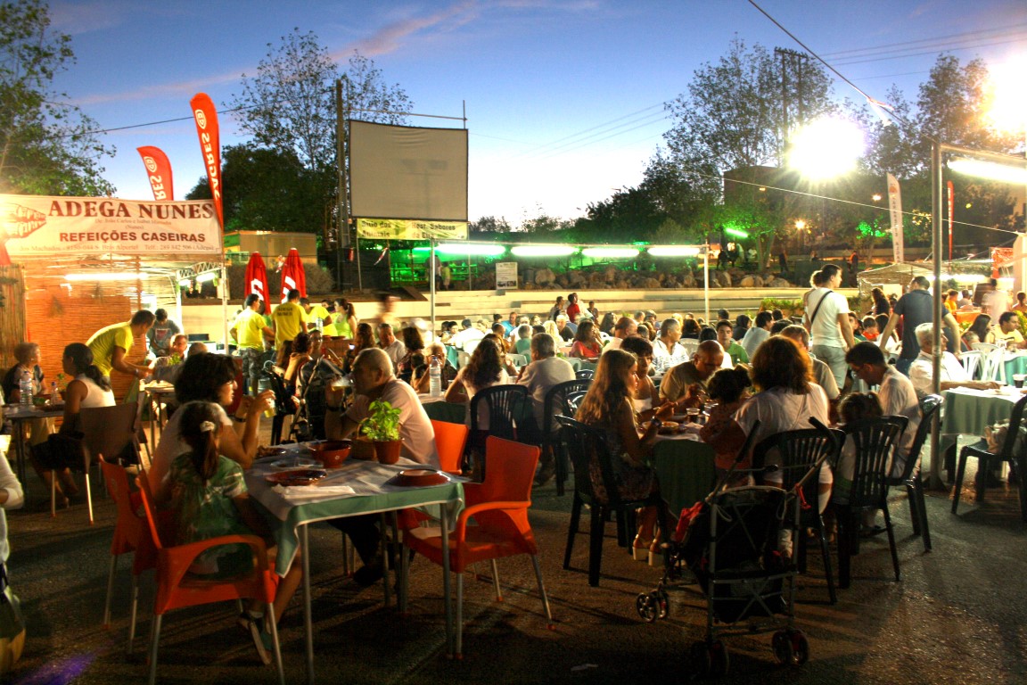 Sul Informação - 26 mil visitantes foram cheirar as ervas aromáticas da Feira da Serra