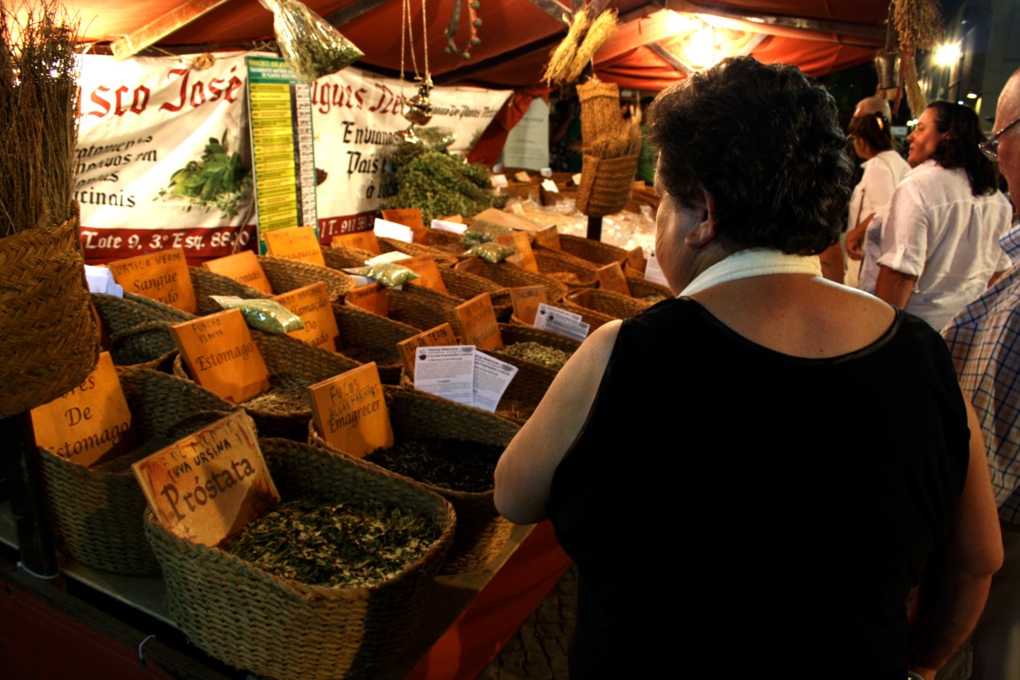 Sul Informação - FOTOGALERIA: Cheiros, sabores e saberes da Feira da Serra já animam São Brás