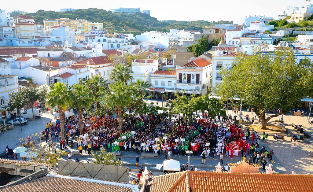 Sul Informação - Festa do Basquetebol traz 1200 jovens jogadores a Albufeira