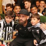 Sul Informação - Fotogaleria: Subida à I Liga do Portimonense deu festa rija em Portimão
