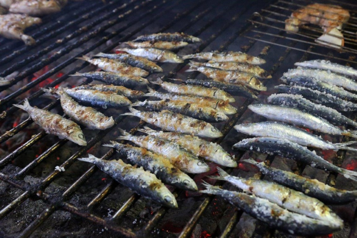 Sul Informação - Cheiro da sardinha assada levou mais de 50 mil a Portimão [com fotos]