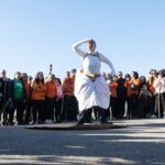 Sul Informação - Amendoeiras em flor enchem Alta Mora de gente com muita vontade de caminhar