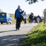 Sul Informação - Amendoeiras em flor enchem Alta Mora de gente com muita vontade de caminhar