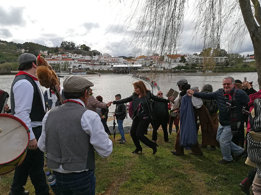 Sul Informação - Secretários de Estado do Turismo e da Cultura já bailaram no Festival do Contrabando