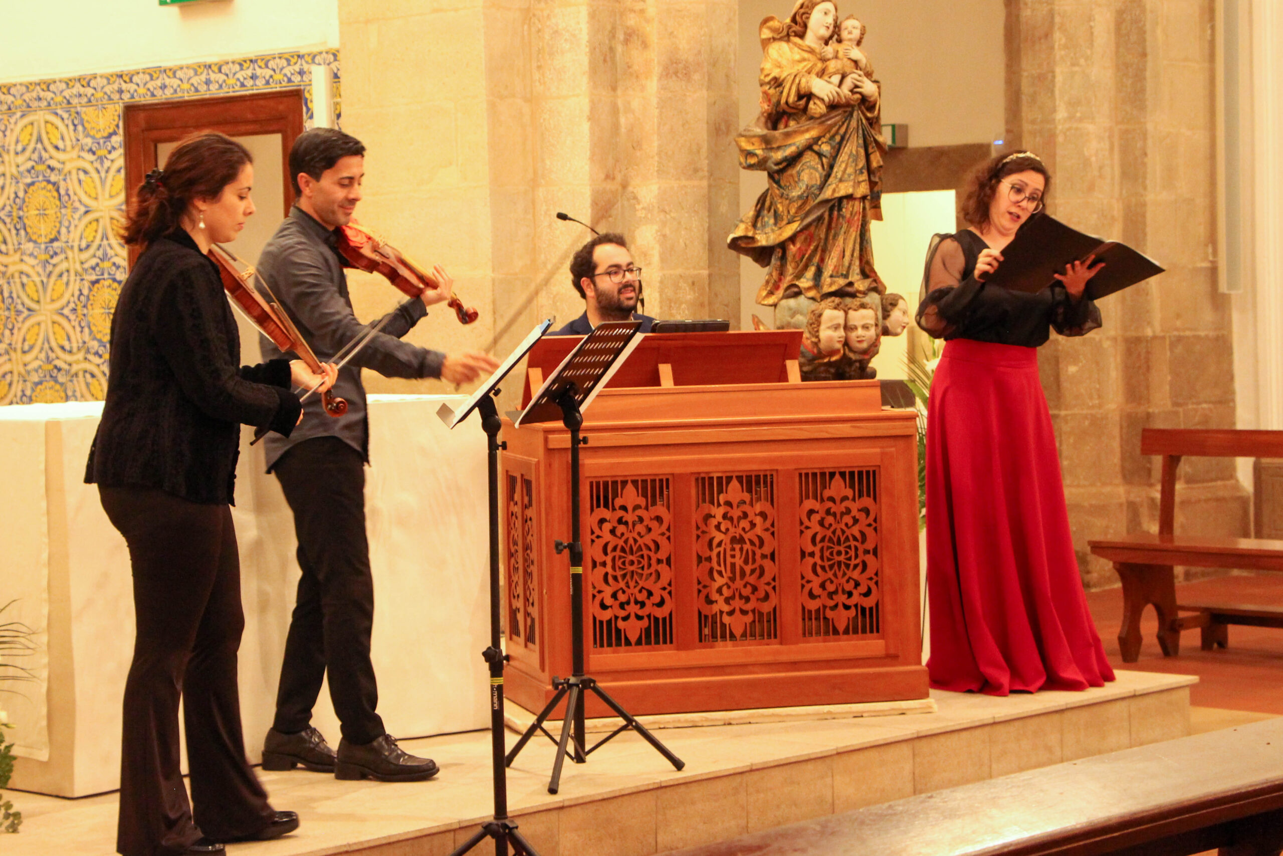 Sul Informação - Festival juntou dezenas à volta de um órgão positivo na Igreja Matriz de Loulé