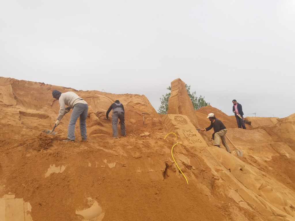 Sul Informação - Fiesa dedica esculturas de areia «às sete artes» e testa novo conceito