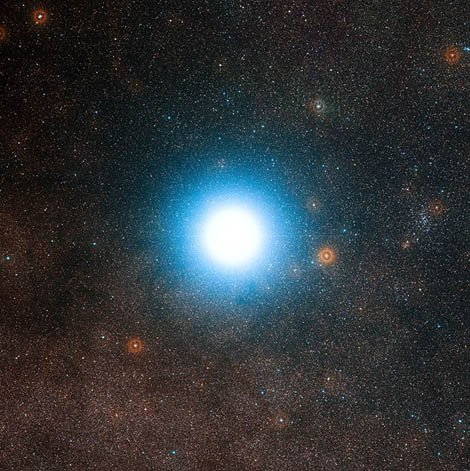 Foto do sistema Alfa do Centauro, que a olho nu parece ser uma única estrela Sul Informação