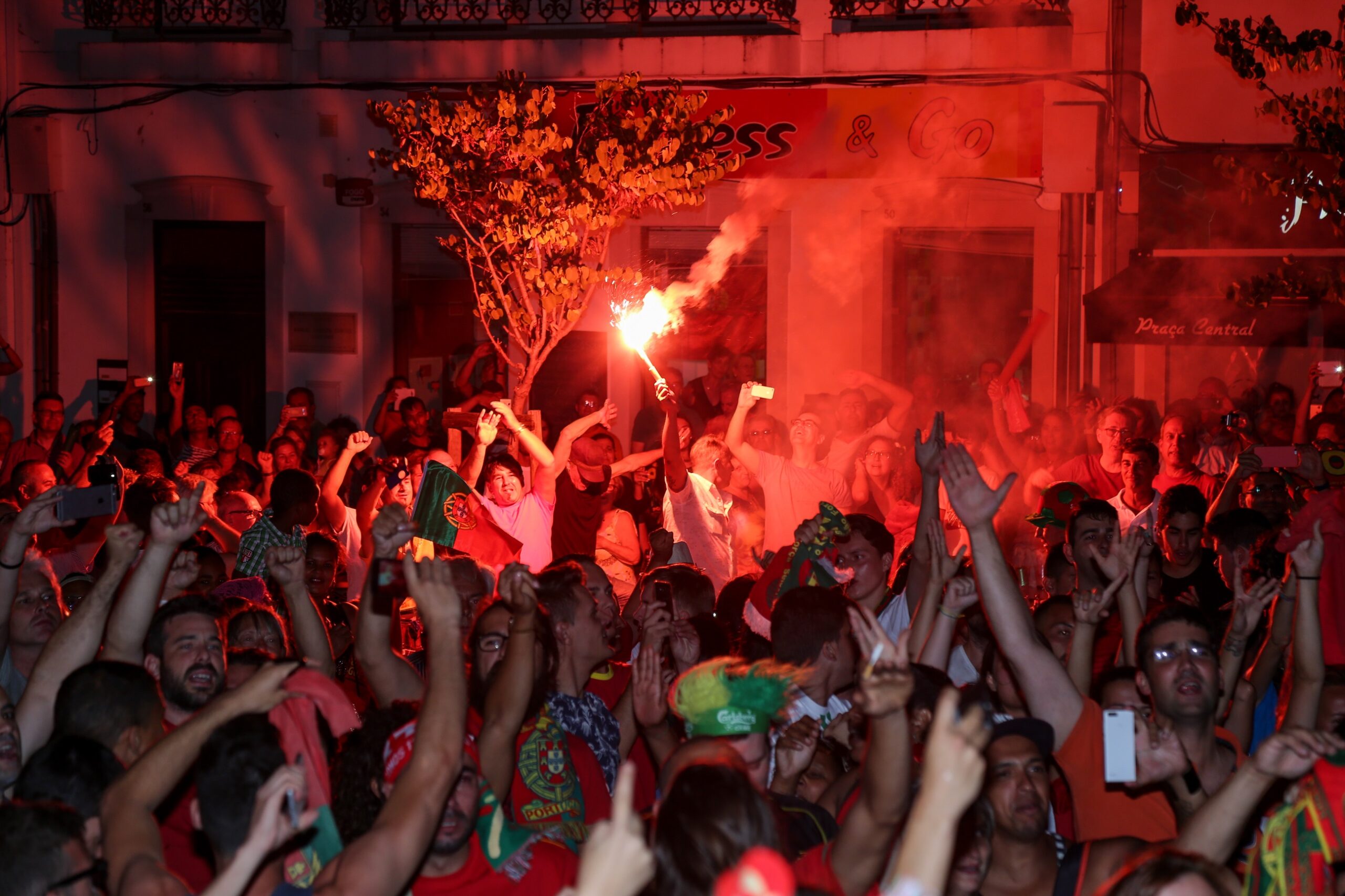Sul Informação - Loulé vestiu-se de verde e vermelho para celebrar vitória de Portugal