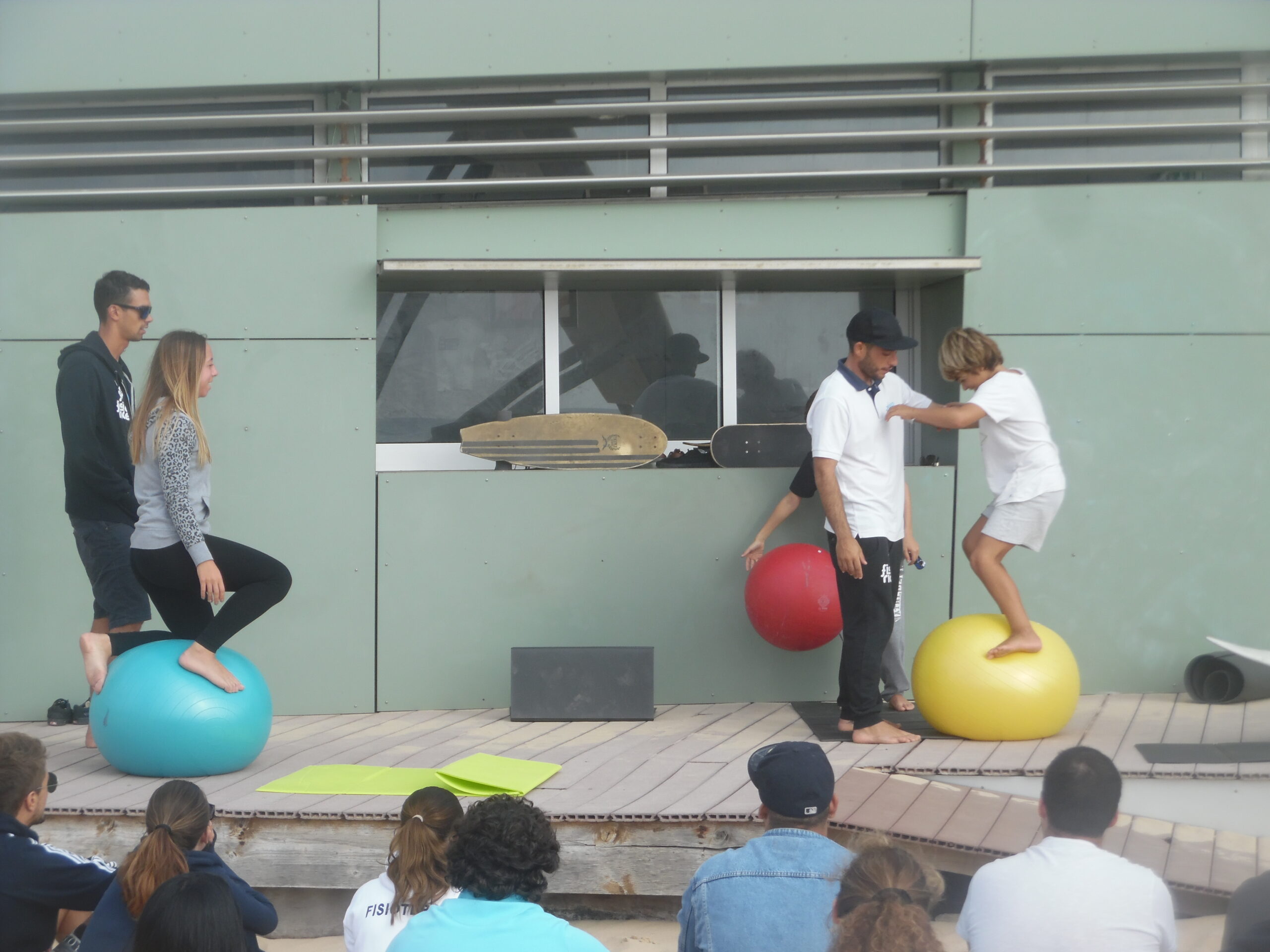 Sul Informação - Estudantes de Fisioterapia do Instituto Piaget de Silves visitaram Portimão Surf Clube