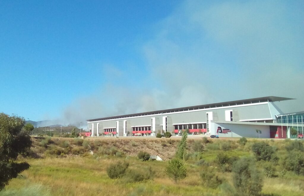 Fogo junto ao Autódromo