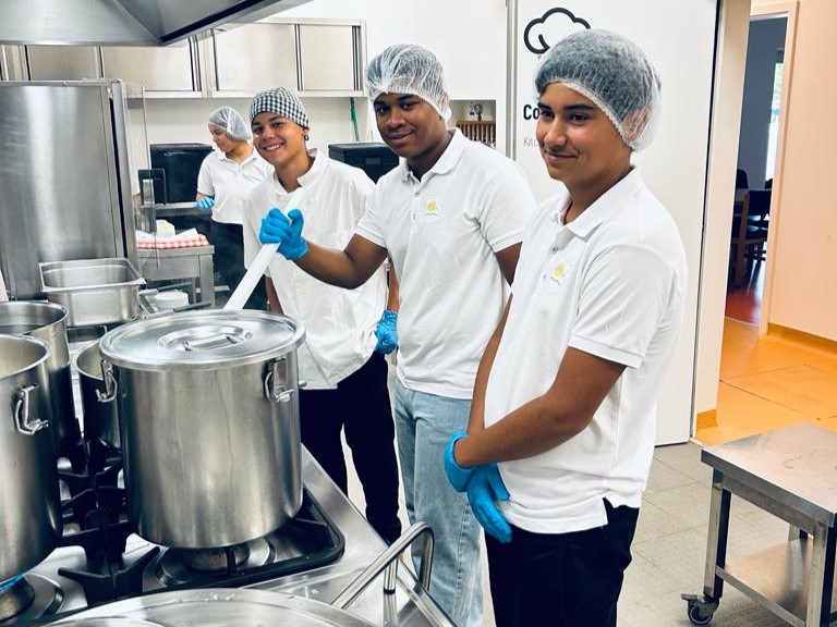 Sul Informação - Na escola D. Dinis de Quarteira, papas de aveia consciencializaram para a fome no mundo