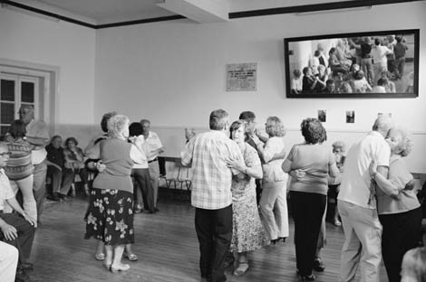 Sul Informação - Cerca do Convento em Loulé recebe tradição dos bailes populares