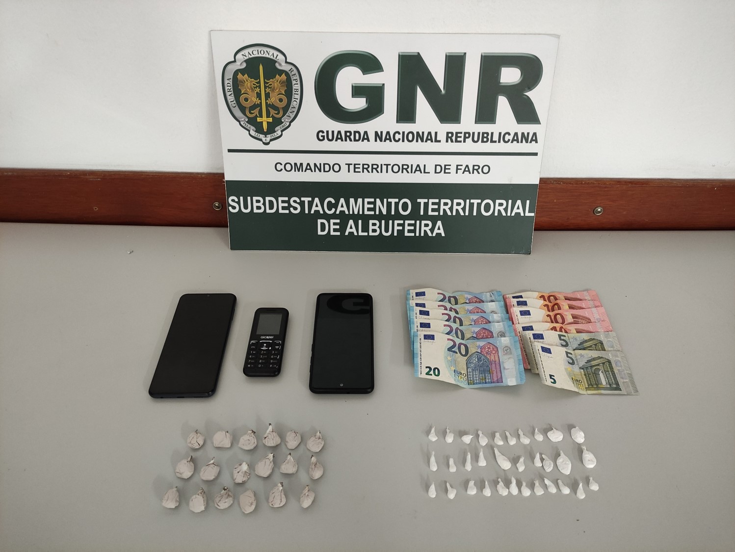 Sul Informação - Dois homens detidos por tráfico de droga em Albufeira