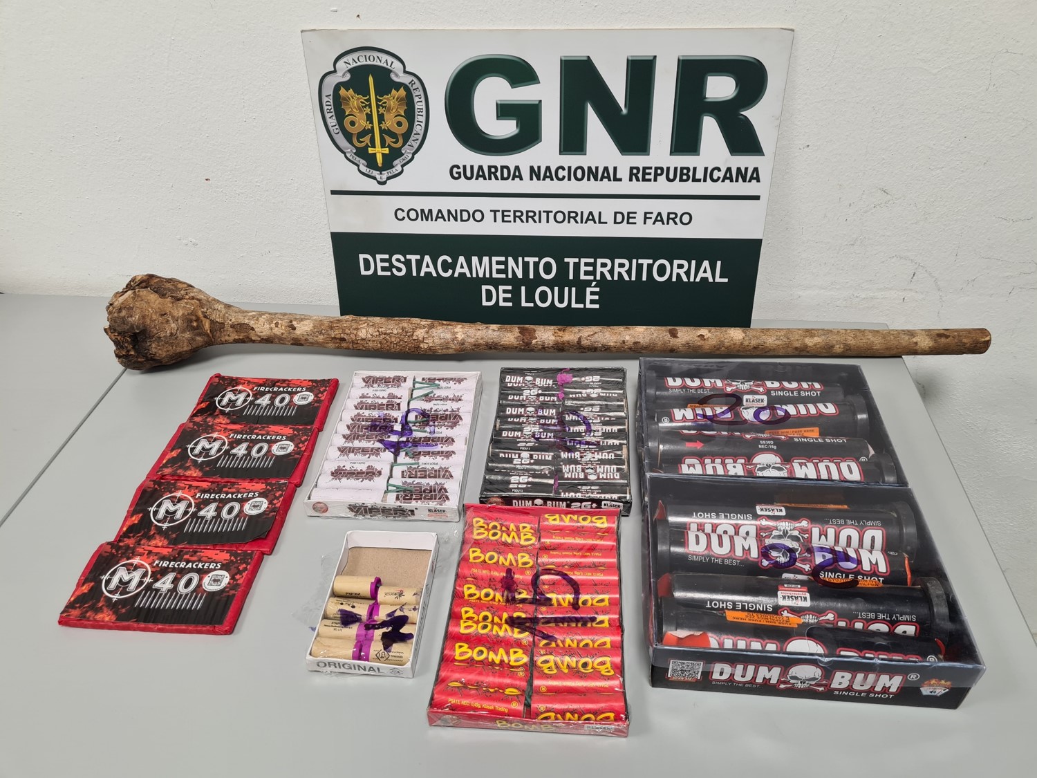 Sul Informação - Homem que tinha arma proibida e deflagrou engenhos explosivos detido em Loulé