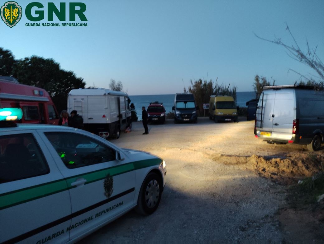 Sul Informação - GNR multa caravanistas por pernoitaram em locais proibidos de Albufeira