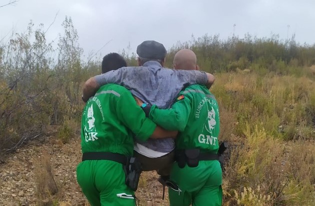 Sul Informação - Idoso que estava desaparecido em Castro Marim foi resgatado em zona de difícil acesso