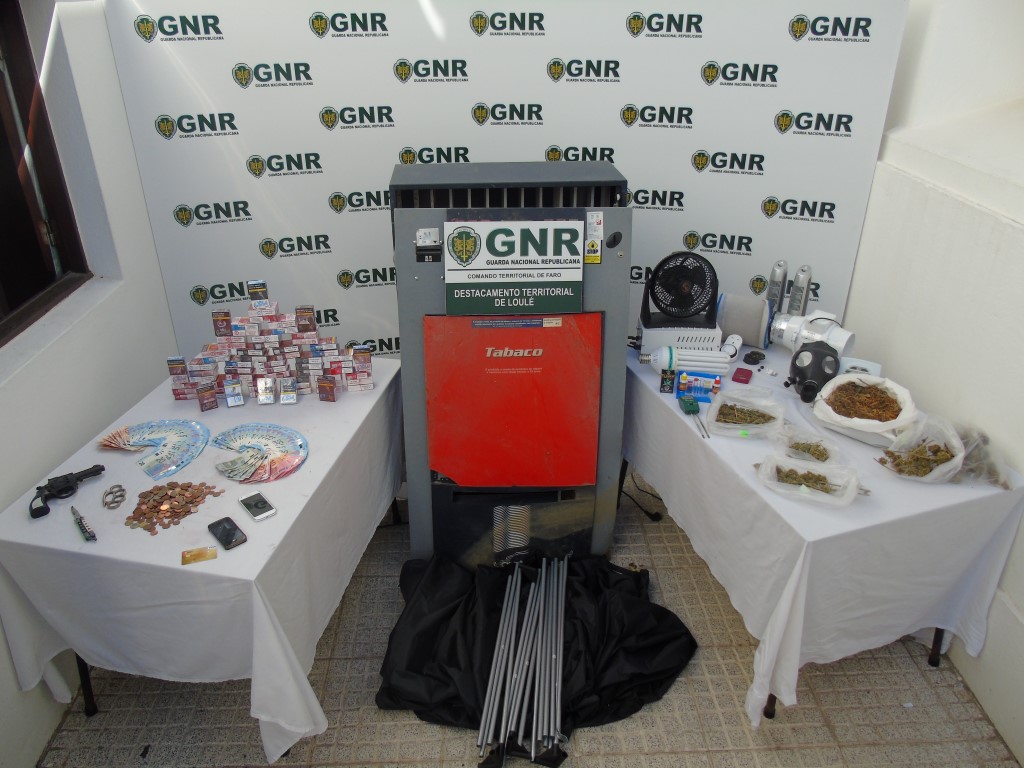 Sul Informação - GNR prende dupla que furtava tabaco em Quarteira e Albufeira