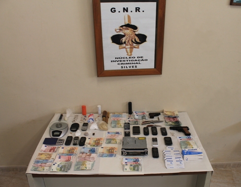 Sul Informação - GNR de Silves detém sete em grande operação contra o tráfico de heroína e cocaína