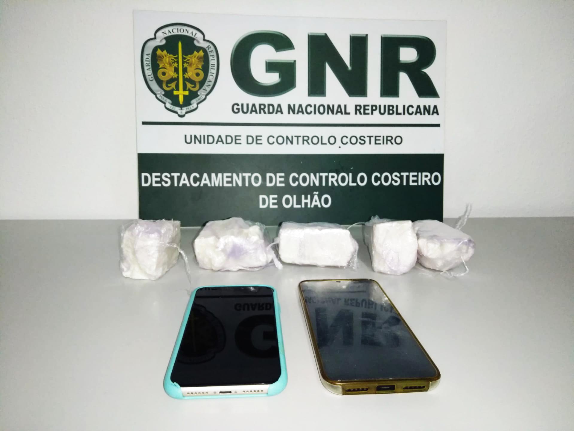 Sul Informação - 2500 doses de cocaína apreendida e dois detidos em barco de recreio no rio Guadiana