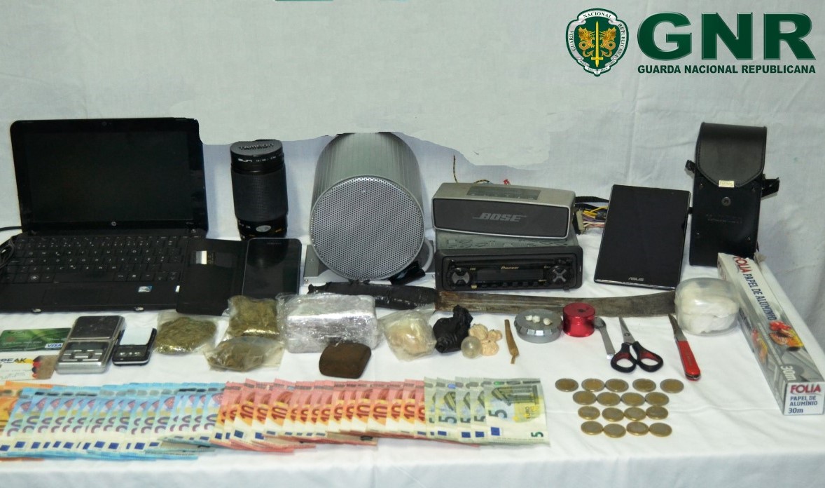 Sul Informação - Homem é detido por tráfico de droga e condução sem carta em Lagos