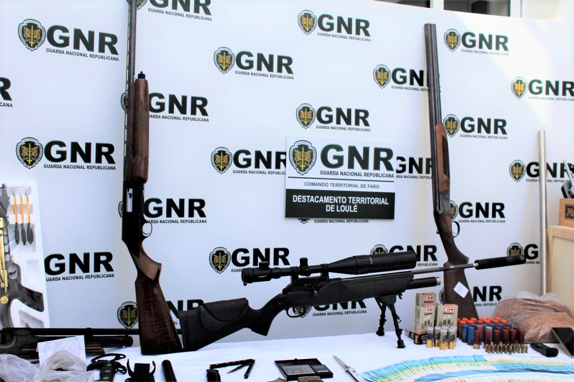 Sul Informação - Comprava as armas em Aveiro, transformava-as em Loulé, para as vender pelo país