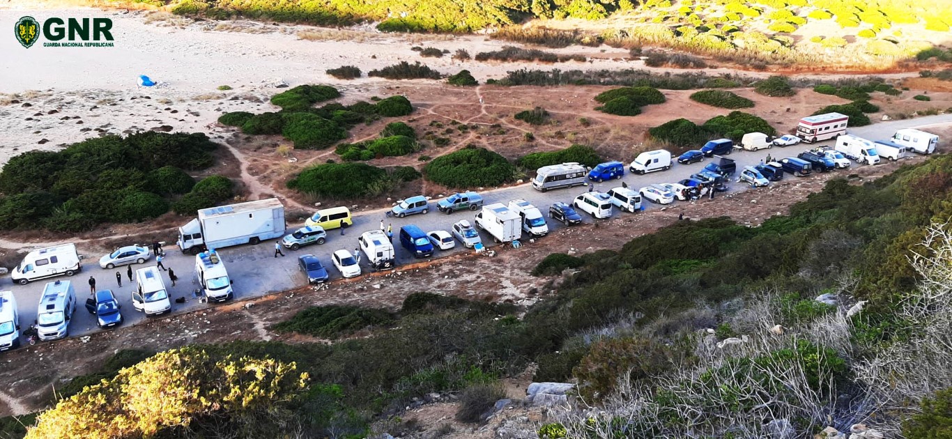 Sul Informação - GNR apanha mais 200 por campismo selvagem e autocaravanismo ilegal na Costa Vicentina