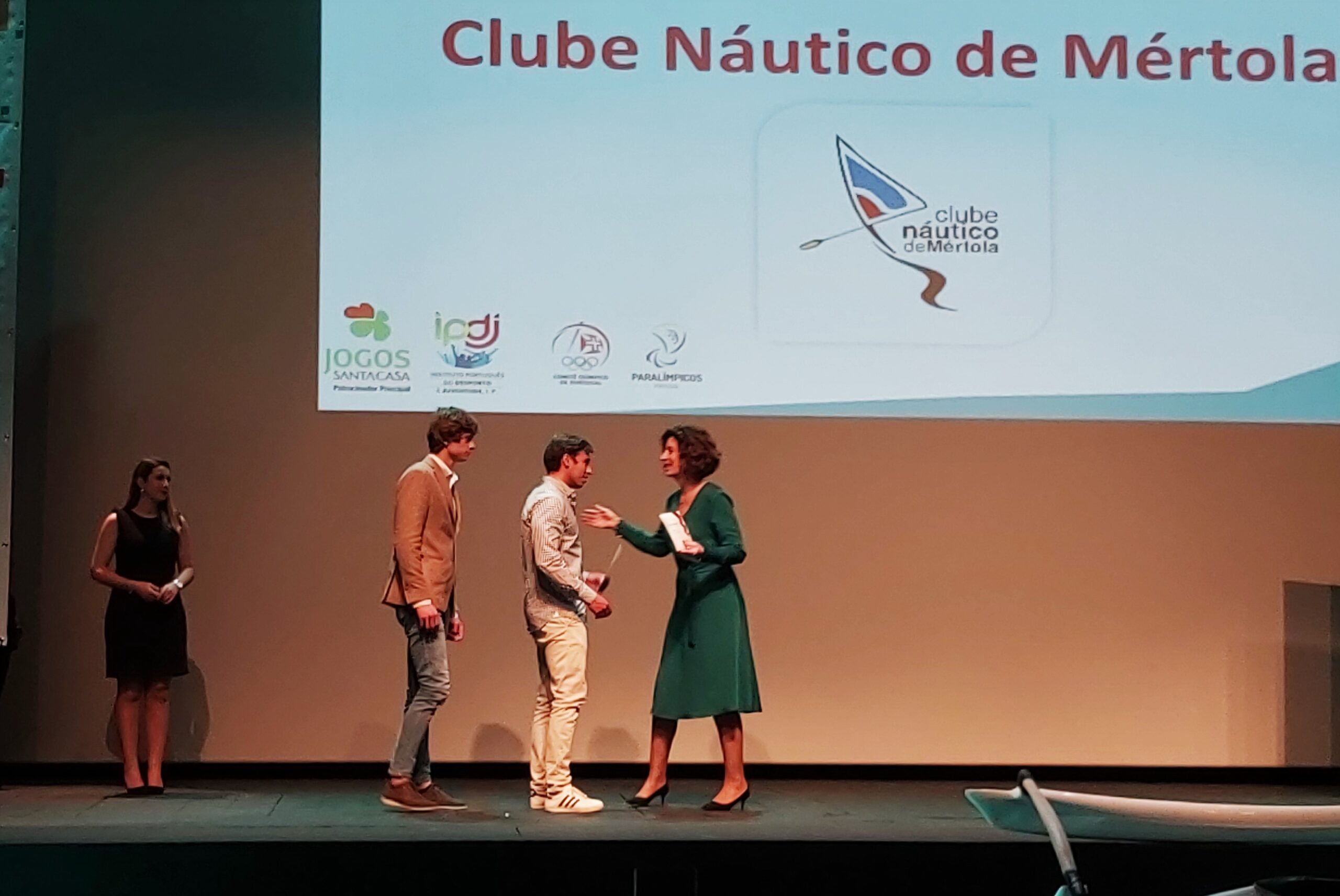 Sul Informação - Atletas do Clube Náutico de Mértola distinguidos na Gala dos Campeões de Canoagem