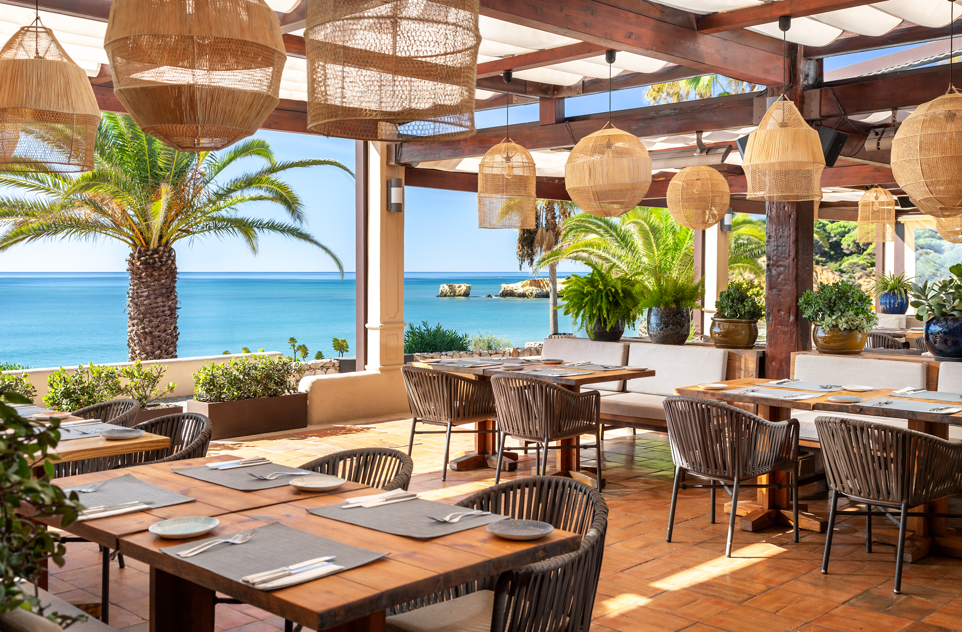 Sul Informação - Atlântico Restaurante convida a saborear o mar e a terra com experiência gastronómica ao fim de semana