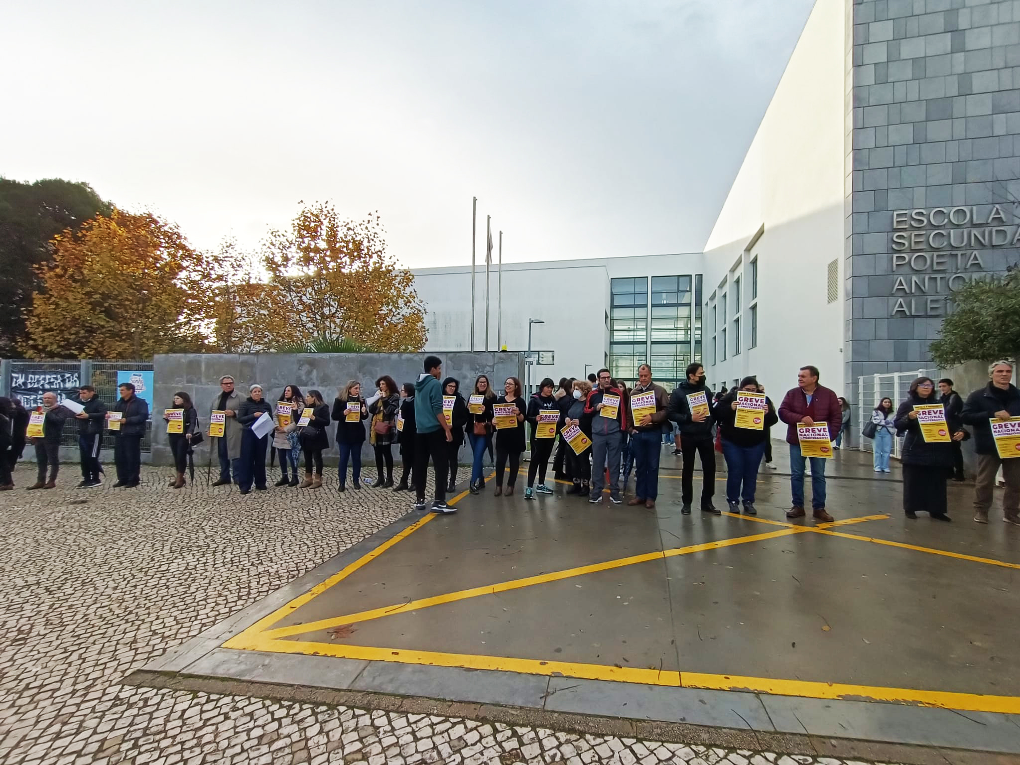 Sul Informação - «Indignação, respeito e justiça» são palavras de ordem dos professores em greve