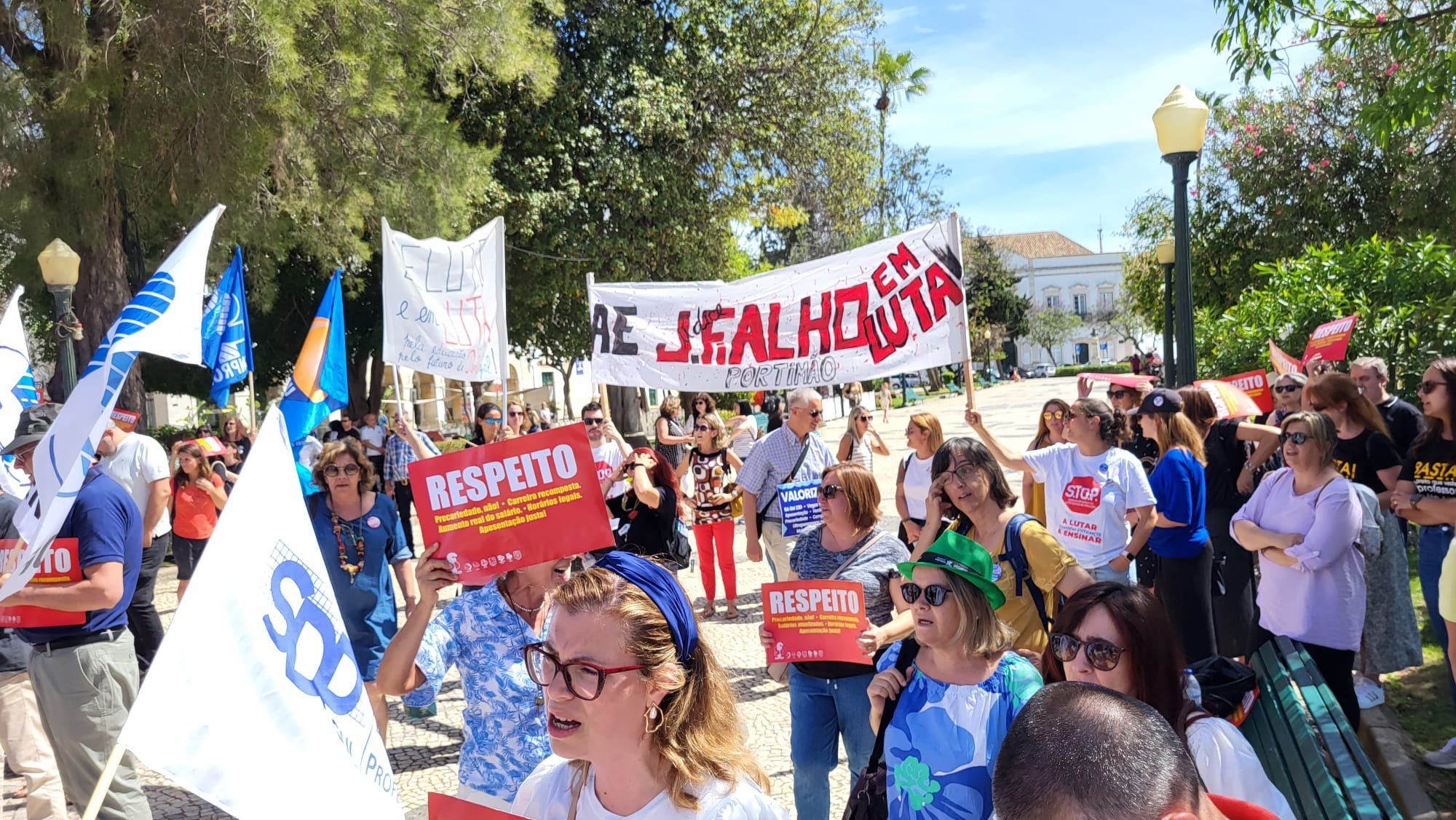 Sul Informação - Professores e educadores de todo o Algarve manifestam-se em Faro