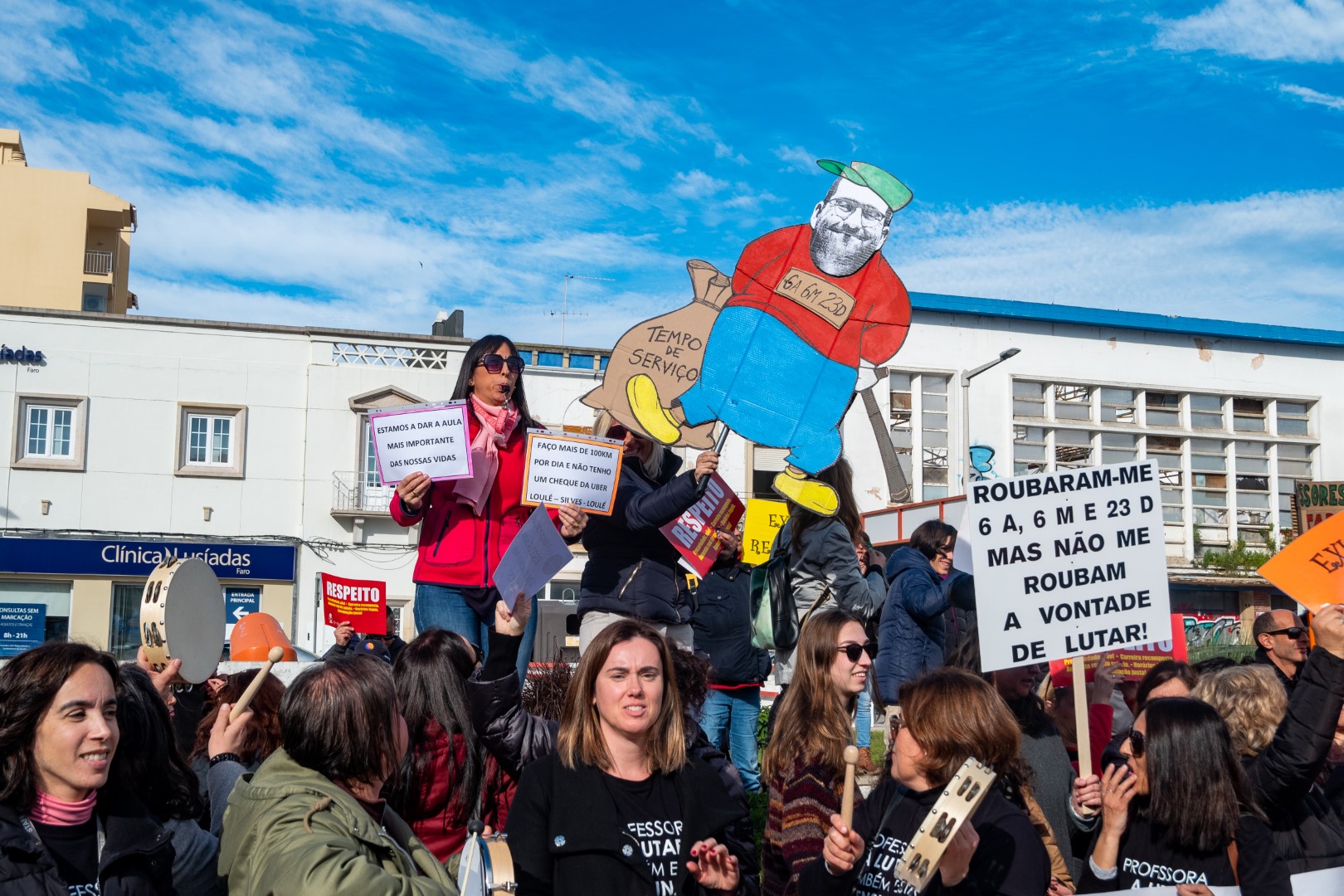 Sul Informação - Um caixão, um irmão metralha e forte adesão na greve distrital de professores no Algarve