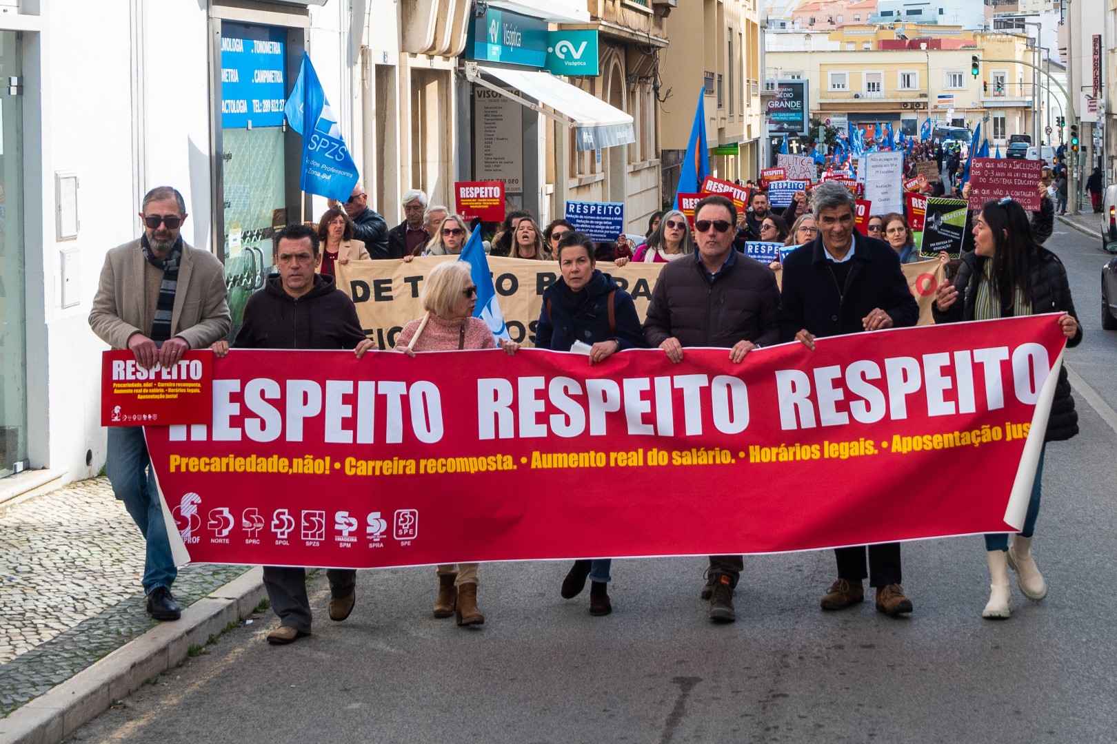 Sul Informação - Tribunal Arbitral determina serviços mínimos para greve de professores