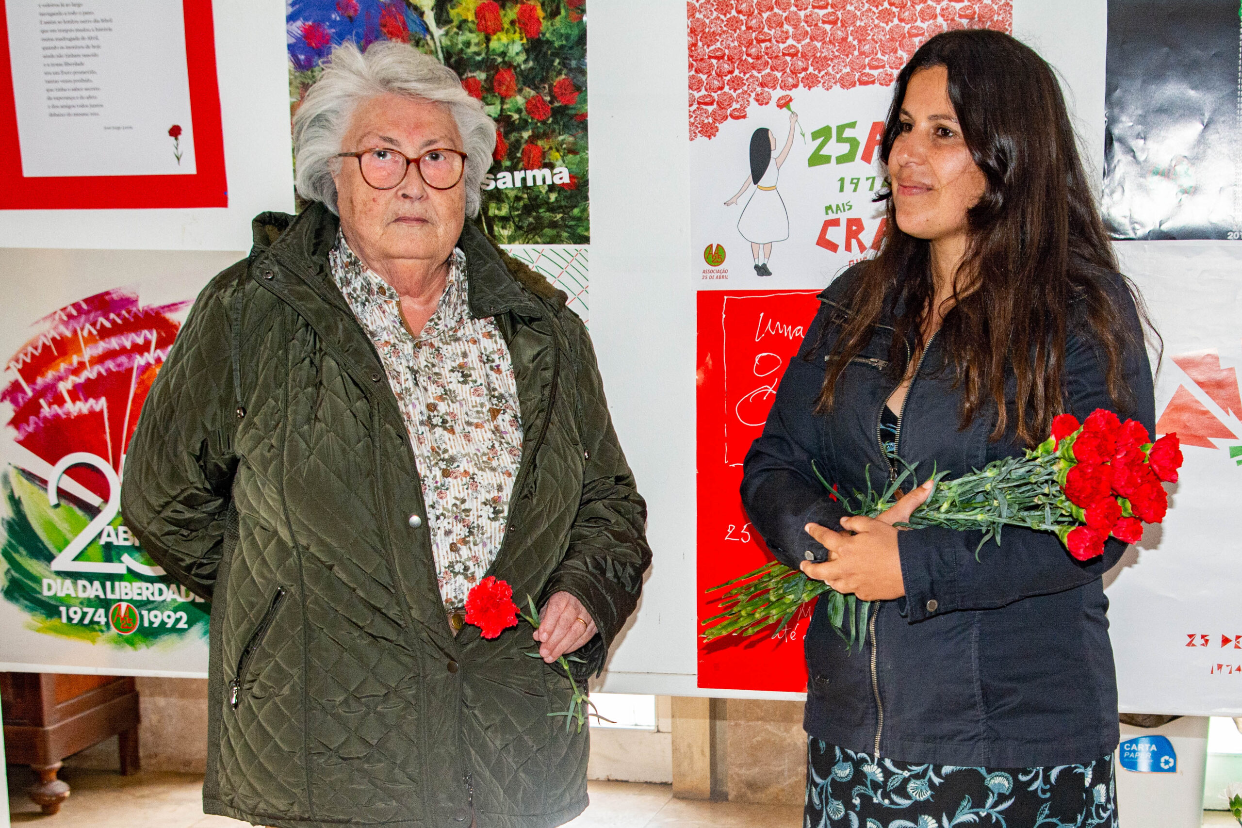 Sul Informação - Cravos cultivados por Guilhermina em Tavira ajudaram a fazer o 25 de Abril