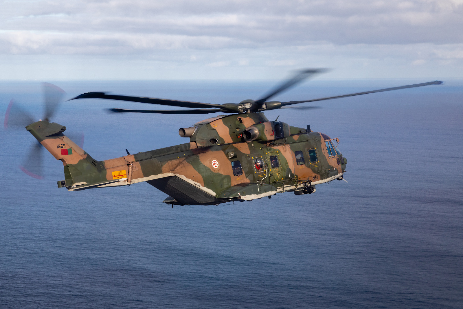 Sul Informação - Helicóptero da Força Aérea salva homem que se perdeu no mar entre Sesimbra e Sines
