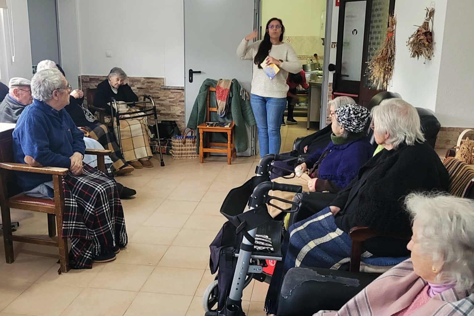 Sul Informação - Este Natal, Reguengos de Monsaraz conta “Histórias que aquecem o coração” aos seus idosos