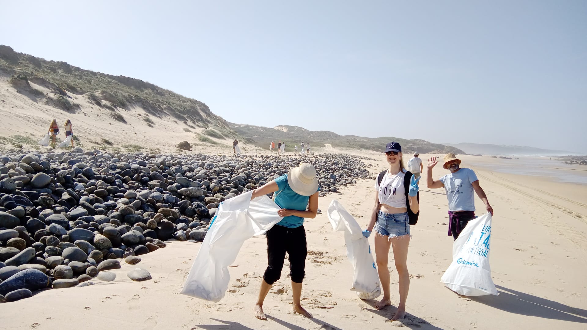 Sul Informação - Limpeza de Praia organizada pela Associação Foz do Mira recolheu uma tonelada de lixo