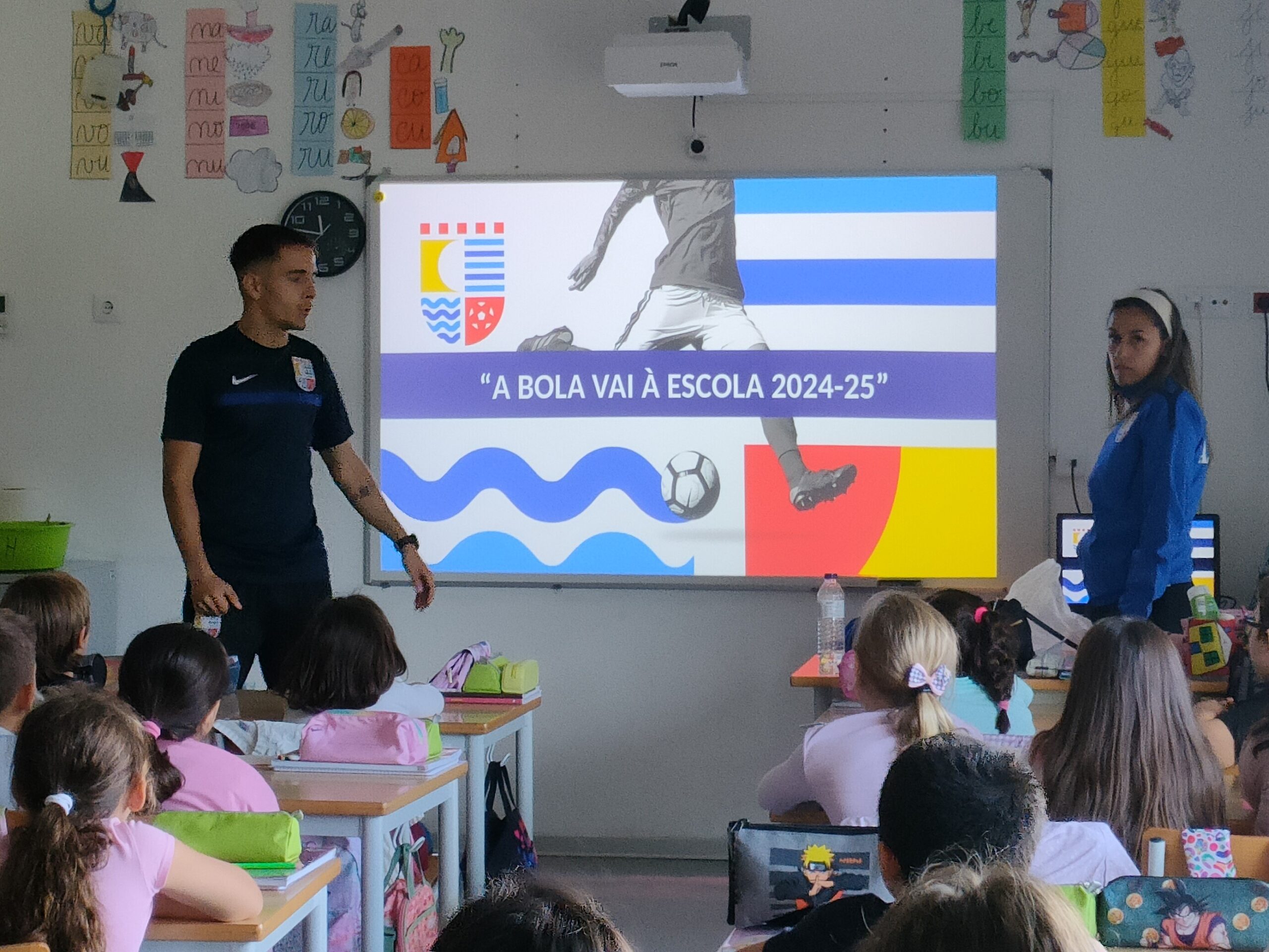 Sul Informação - “A Bola Vai à Escola” em Olhão com os técnicos da Associação de Futebol do Algarve