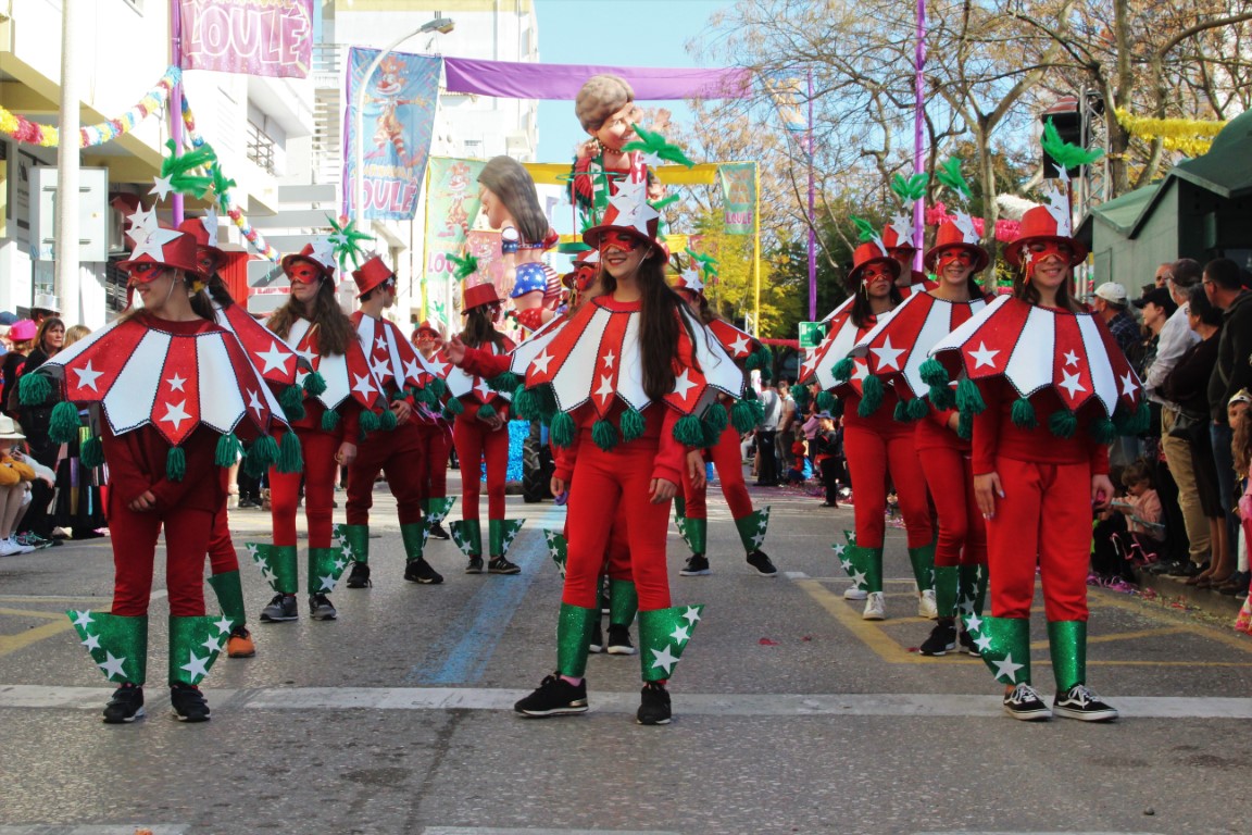 Sul Informação - Até os cães tiram selfies no Carnaval de Loulé