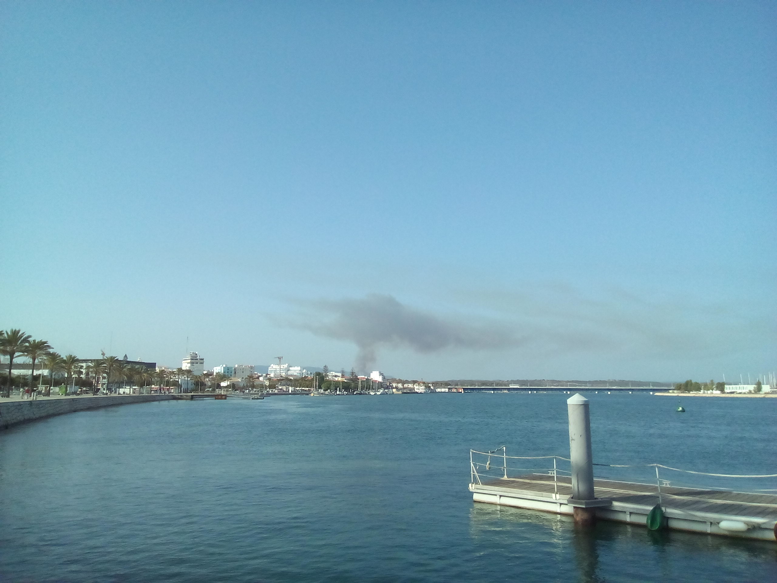 Sul Informação - Bombeiros combatem incêndios em Porto de Lagos (Portimão), nas Caldas de Monchique e na Fóia