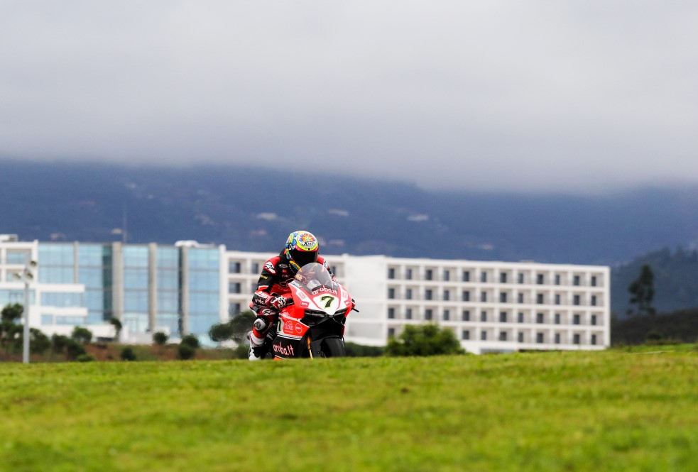 Sul Informação - Pilotos dos Mundiais de Superbike e Superstock testam no Autódromo do Algarve (com fotos)