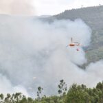Sul Informação - Dois canadairs, dois aviões ligeiros e três helicópteros ajudaram a controlar fogo na Serra de Monchique