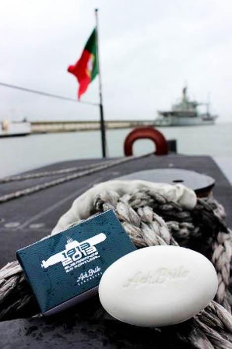 Sul Informação - Ach Brito cria sabonete com cheiro a mar em tributo aos 100 anos dos submarinos em Portugal