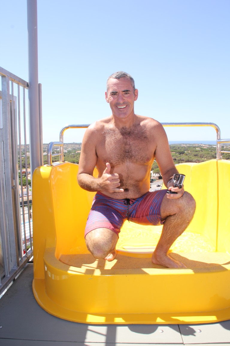 Sul Informação - McNamara escorregou no Aquashow e sentiu-se a surfar numa onda na Nazaré