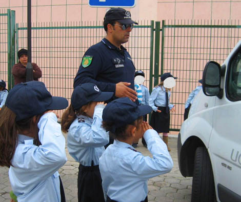Sul Informação - PSP de Portimão promove prevenção rodoviária com alunos de escolas da Pedra Mourinha e Chão das Donas