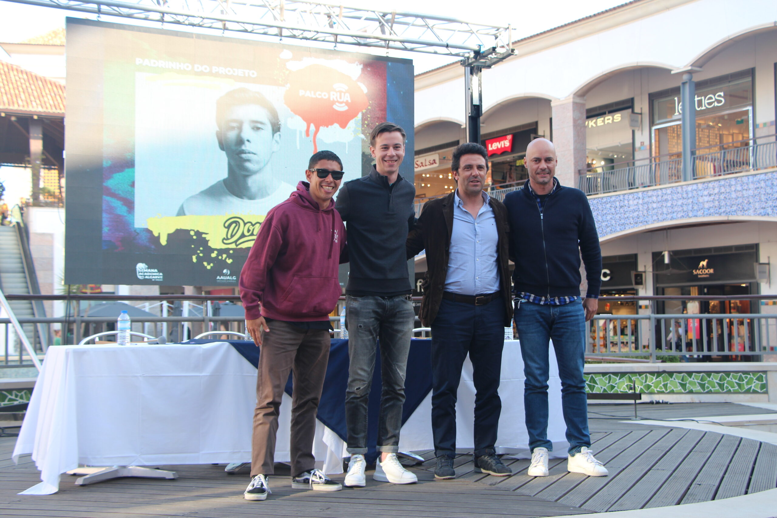 Sul Informação - Oito artistas algarvios ganham Palco na RUA