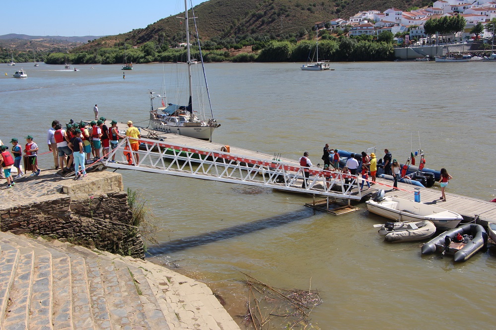 Sul Informação - Crianças de Alcoutim celebraram o “seu” dia com atividades no Guadiana